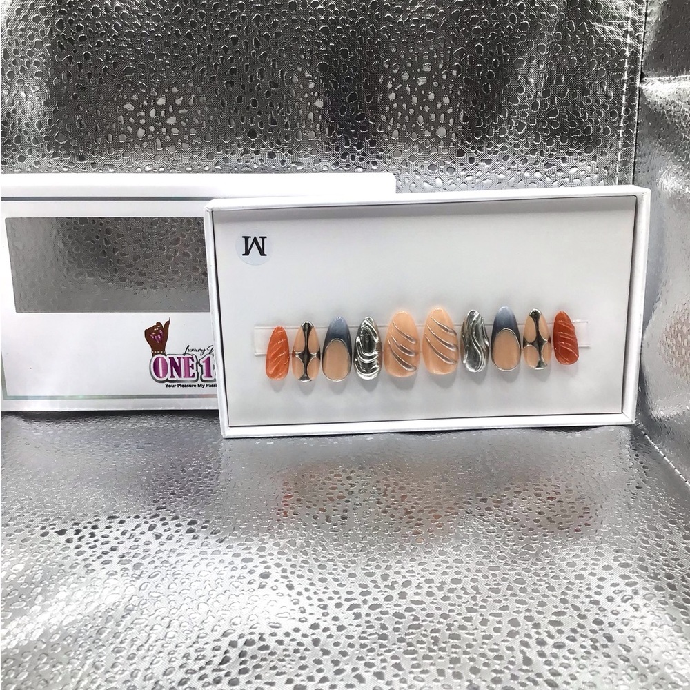 Chrome affects Press-On Nail Set